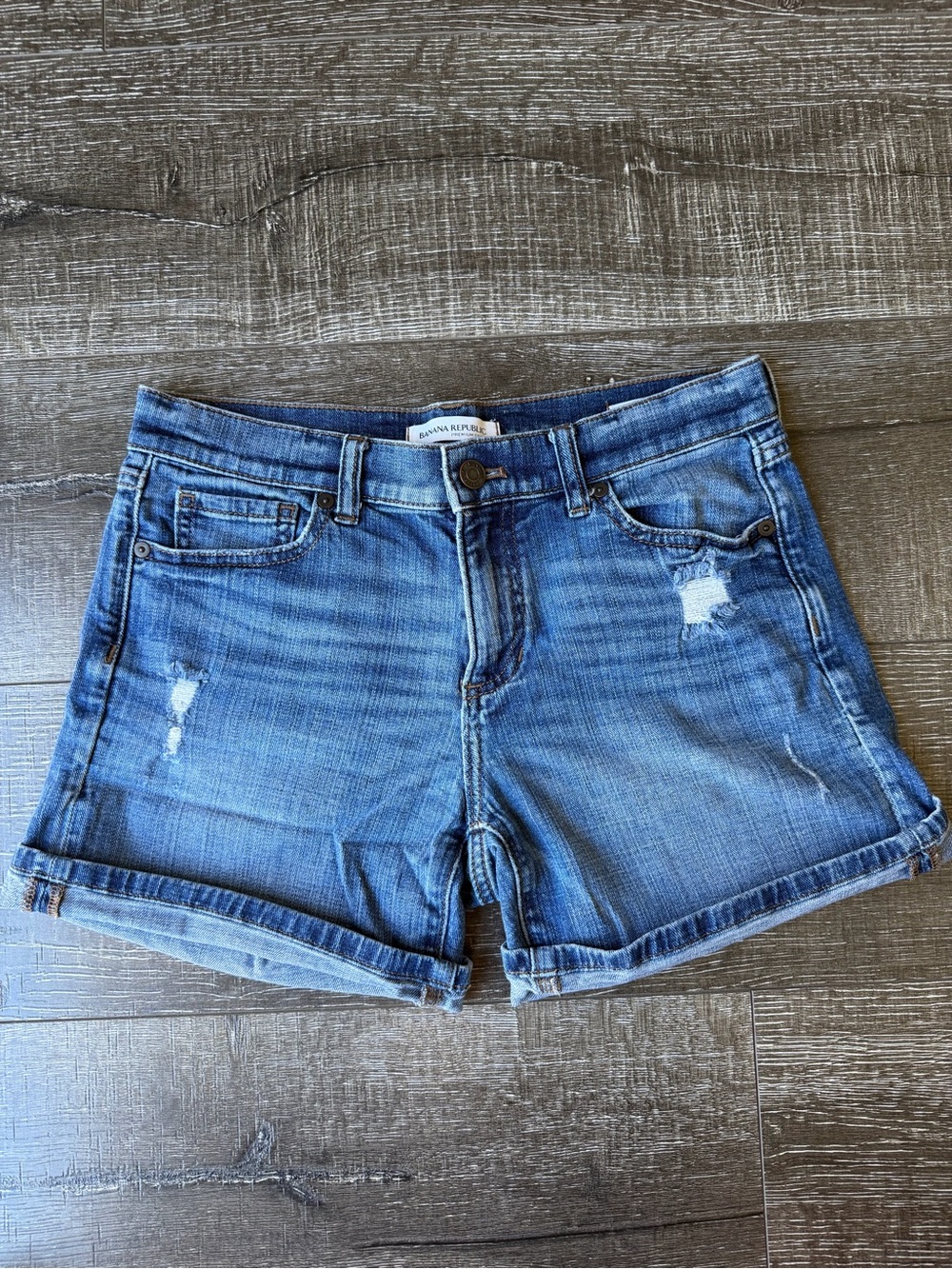 Banana Republic Premium Denim Roll-Up Shorts – Size 25